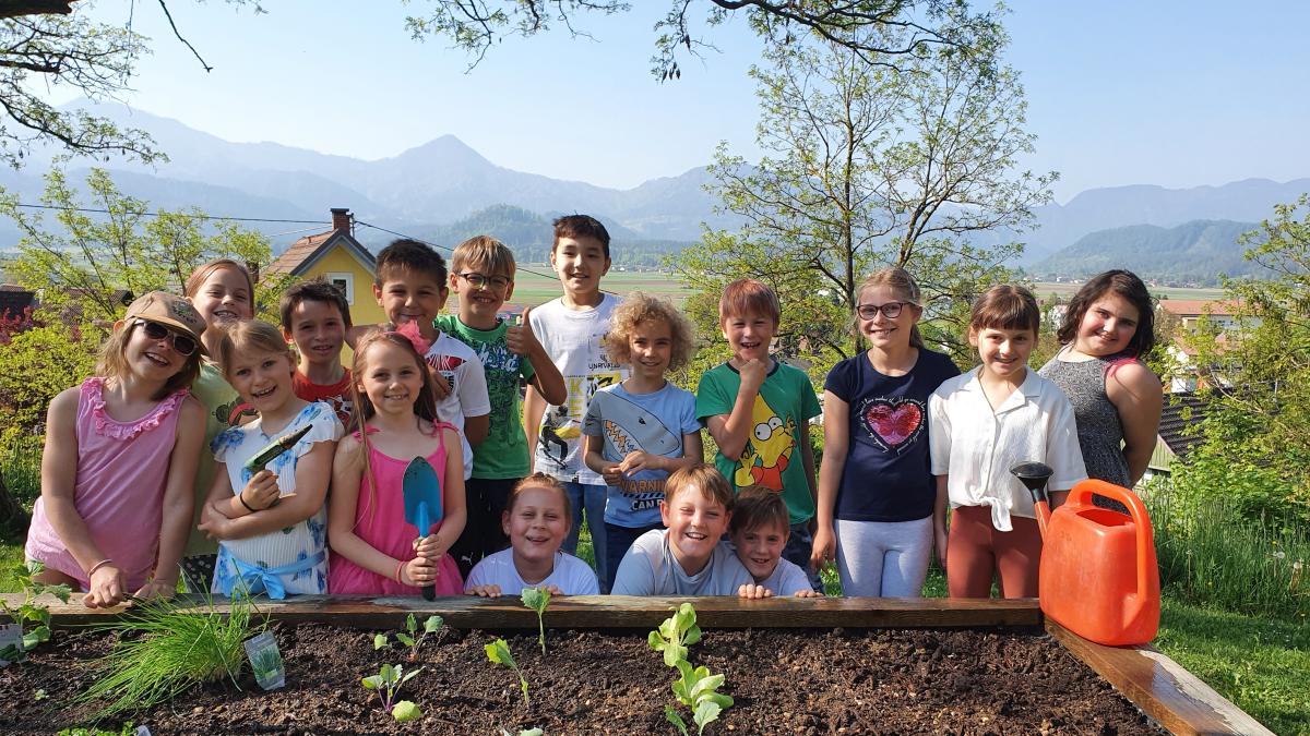 VS Eberndorf LŠ Dobrla vas Die kleinen Gärtner der 2b haben das